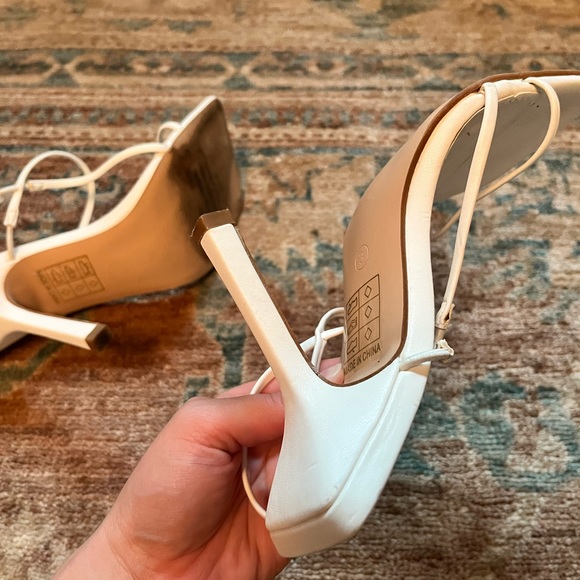 Beautiful strappy Sandal - Picture 8 of 10